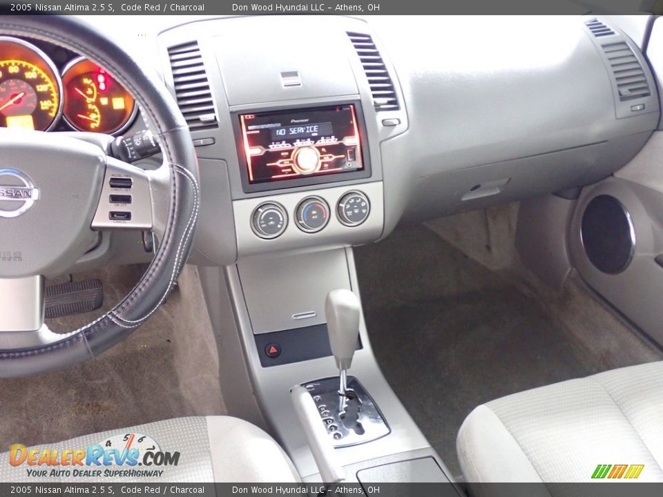 2005 Nissan Altima 2.5 S Code Red / Charcoal Photo #30