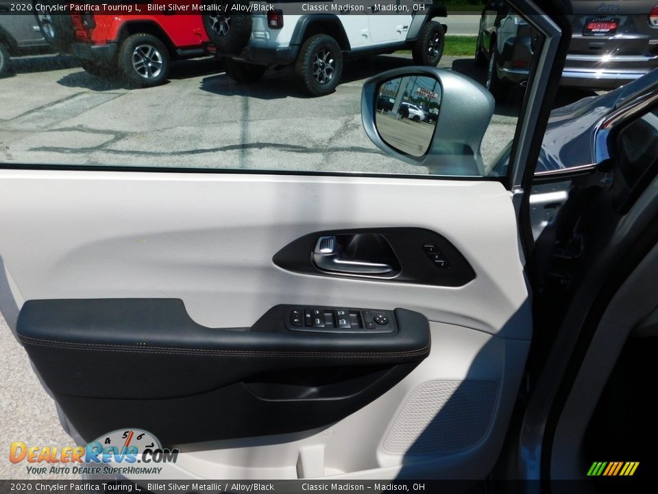 2020 Chrysler Pacifica Touring L Billet Silver Metallic / Alloy/Black Photo #8