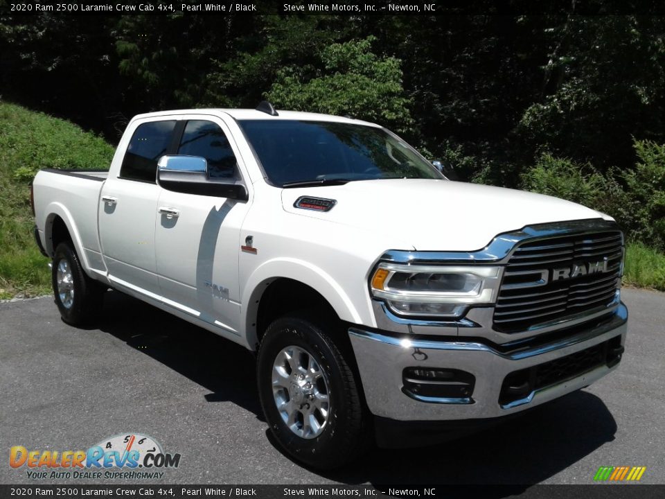 Front 3/4 View of 2020 Ram 2500 Laramie Crew Cab 4x4 Photo #4