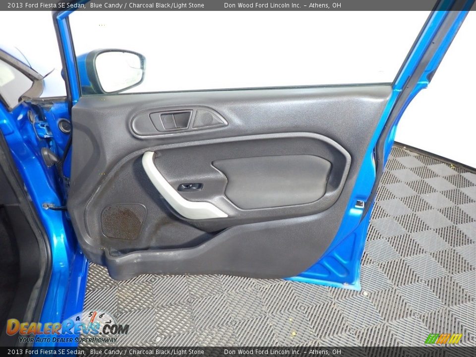 2013 Ford Fiesta SE Sedan Blue Candy / Charcoal Black/Light Stone Photo #23