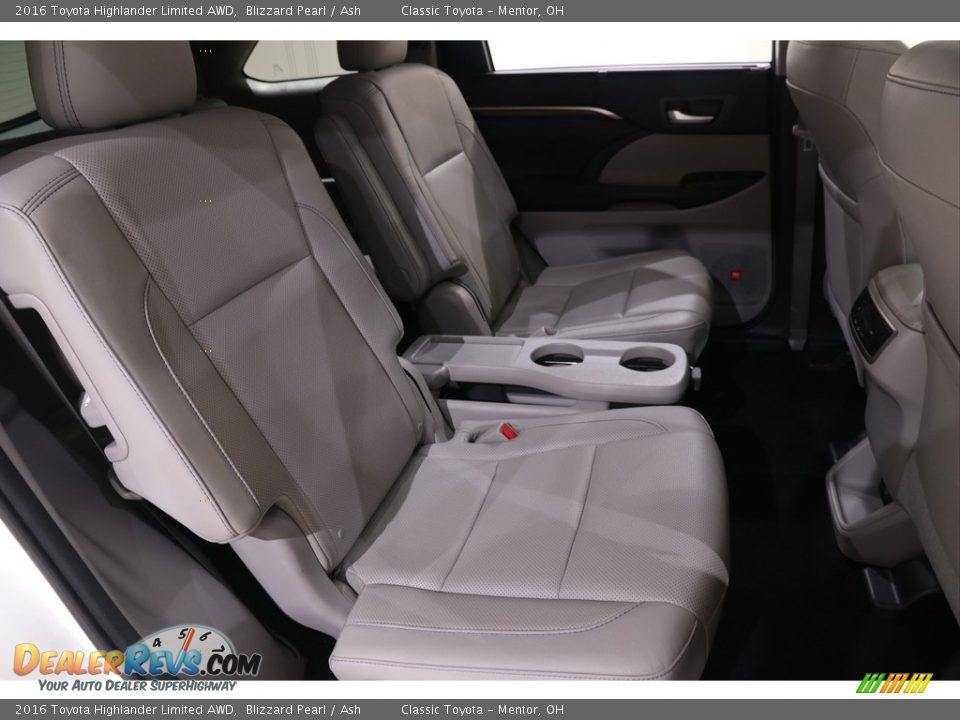 2016 Toyota Highlander Limited AWD Blizzard Pearl / Ash Photo #16
