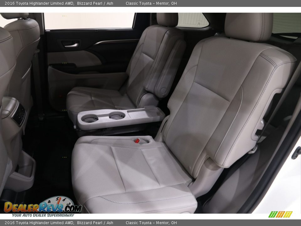 2016 Toyota Highlander Limited AWD Blizzard Pearl / Ash Photo #17