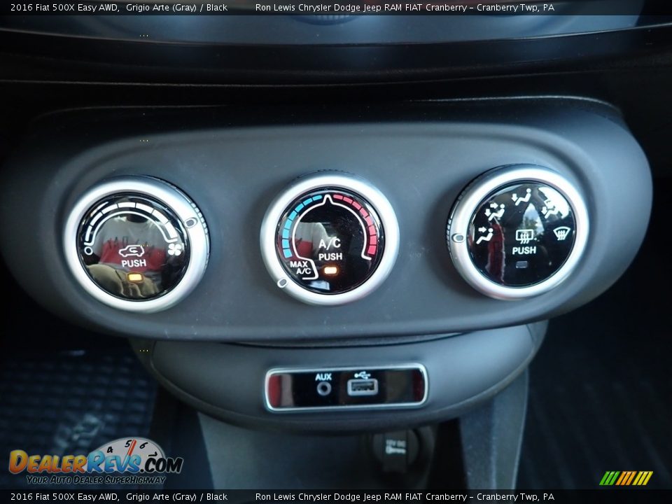 Controls of 2016 Fiat 500X Easy AWD Photo #18