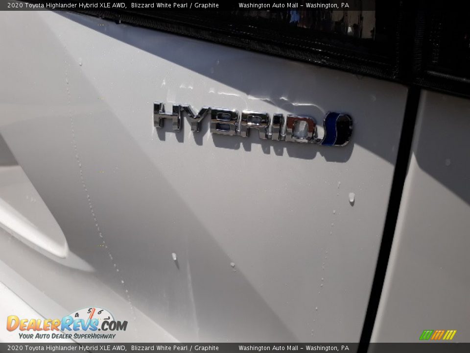 2020 Toyota Highlander Hybrid XLE AWD Blizzard White Pearl / Graphite Photo #32