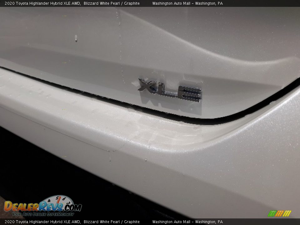 2020 Toyota Highlander Hybrid XLE AWD Blizzard White Pearl / Graphite Photo #33