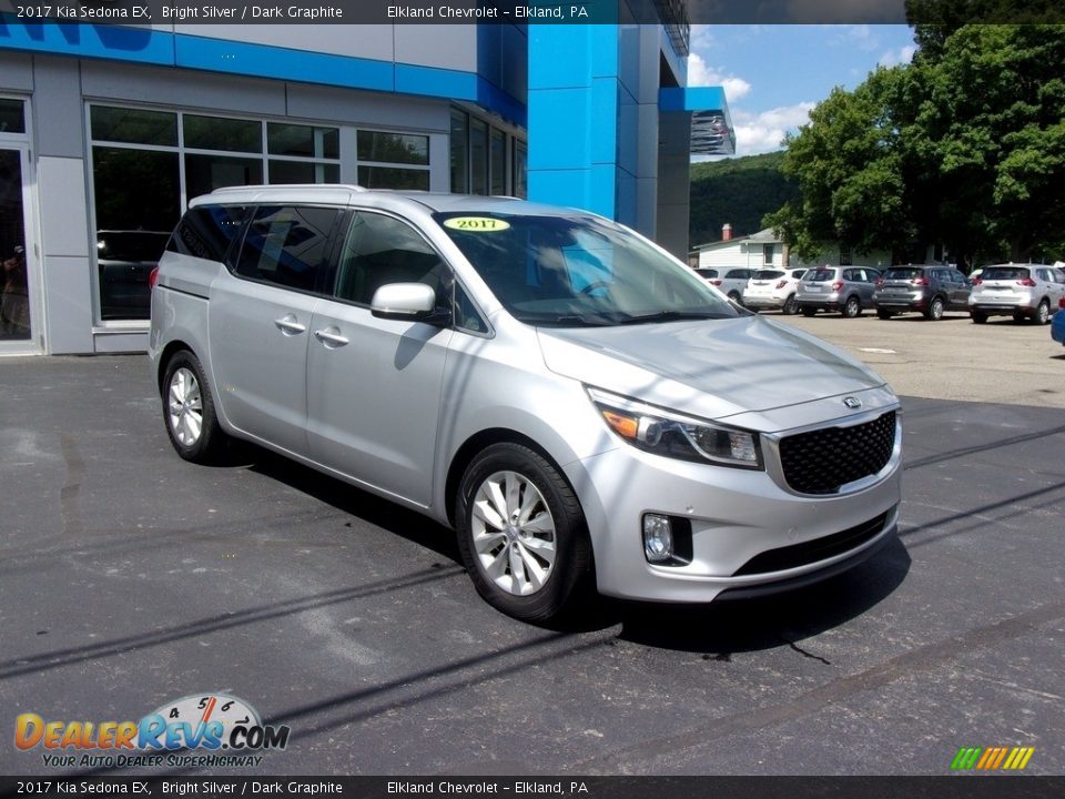 Front 3/4 View of 2017 Kia Sedona EX Photo #2