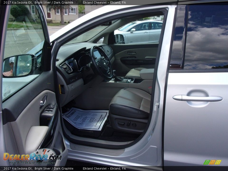 2017 Kia Sedona EX Bright Silver / Dark Graphite Photo #9