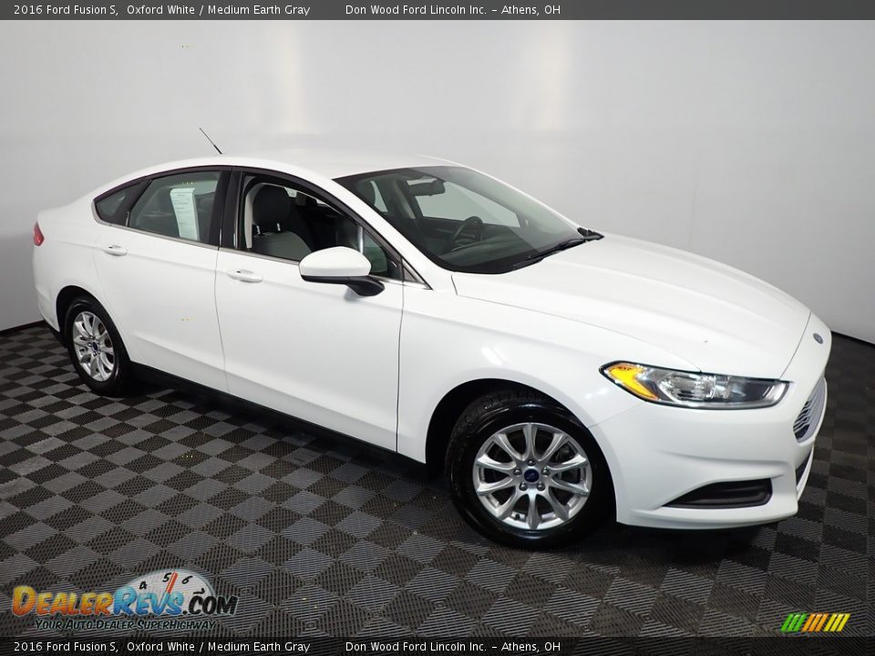 2016 Ford Fusion S Oxford White / Medium Earth Gray Photo #2
