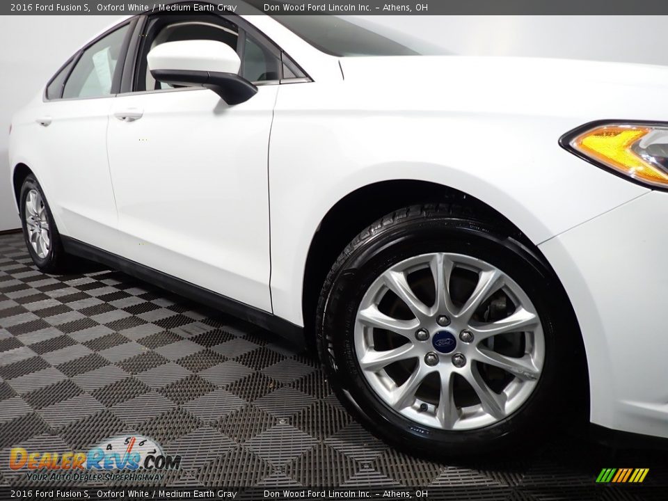 2016 Ford Fusion S Oxford White / Medium Earth Gray Photo #3