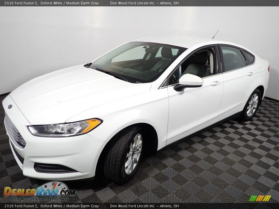 2016 Ford Fusion S Oxford White / Medium Earth Gray Photo #7