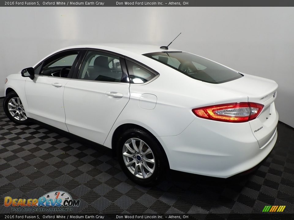 2016 Ford Fusion S Oxford White / Medium Earth Gray Photo #9