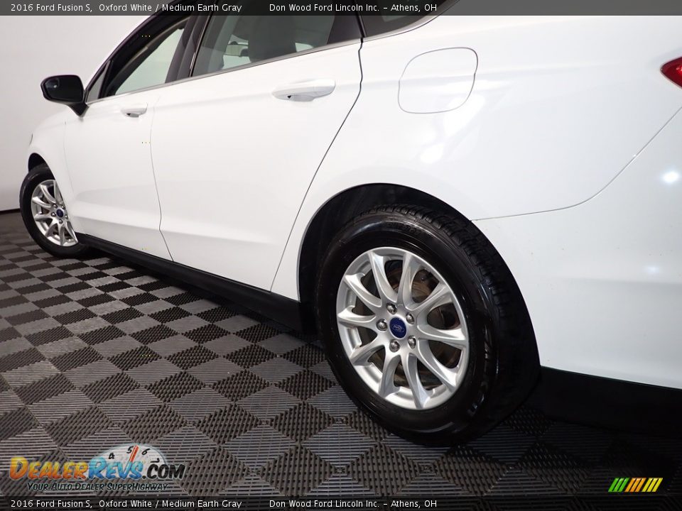 2016 Ford Fusion S Oxford White / Medium Earth Gray Photo #10