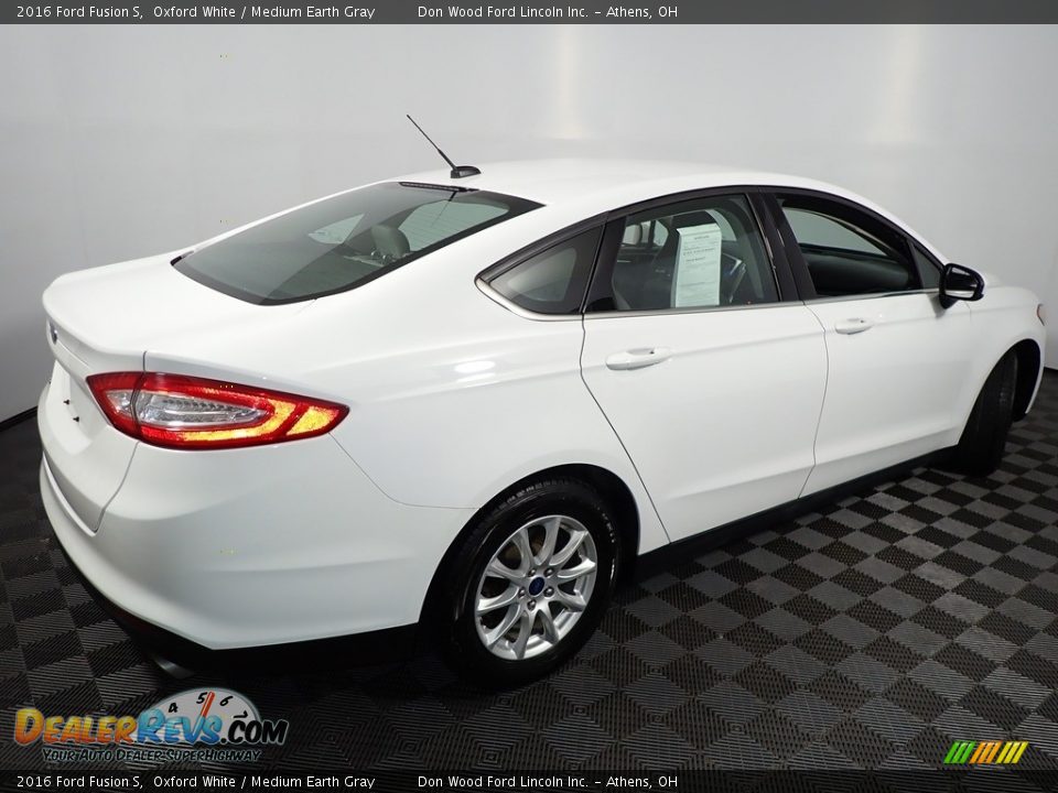 2016 Ford Fusion S Oxford White / Medium Earth Gray Photo #14
