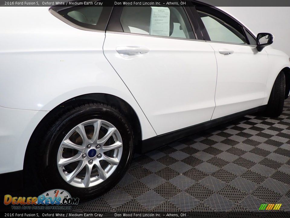 2016 Ford Fusion S Oxford White / Medium Earth Gray Photo #15
