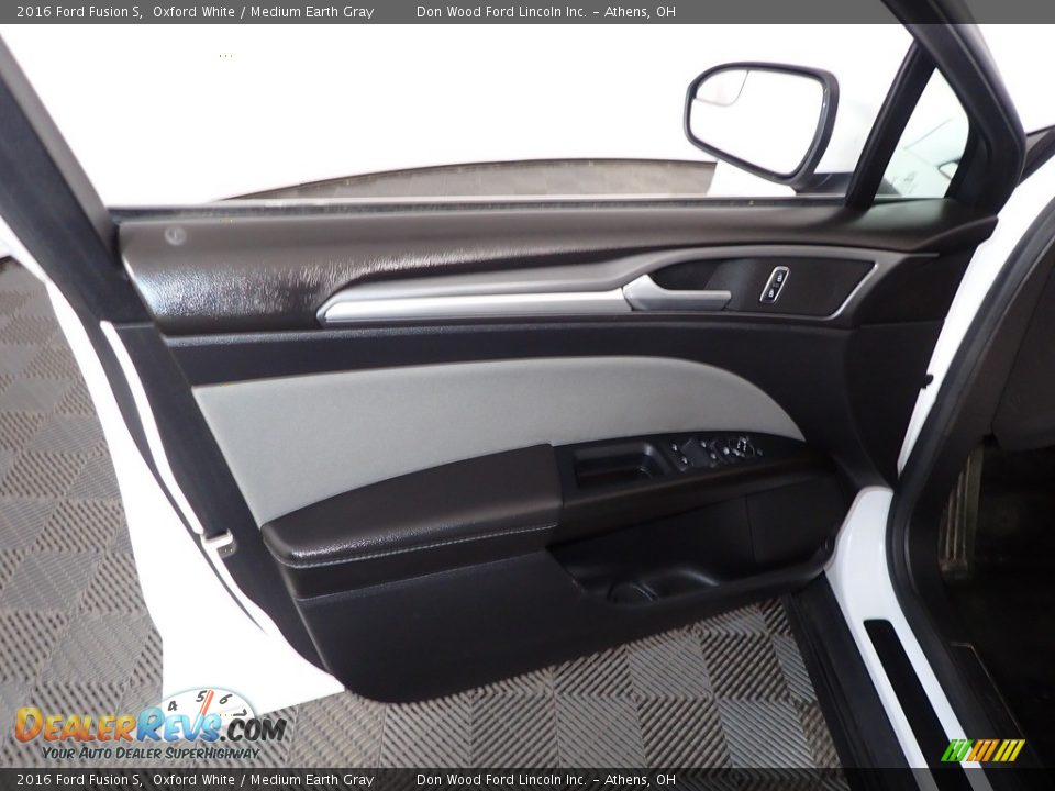 2016 Ford Fusion S Oxford White / Medium Earth Gray Photo #16