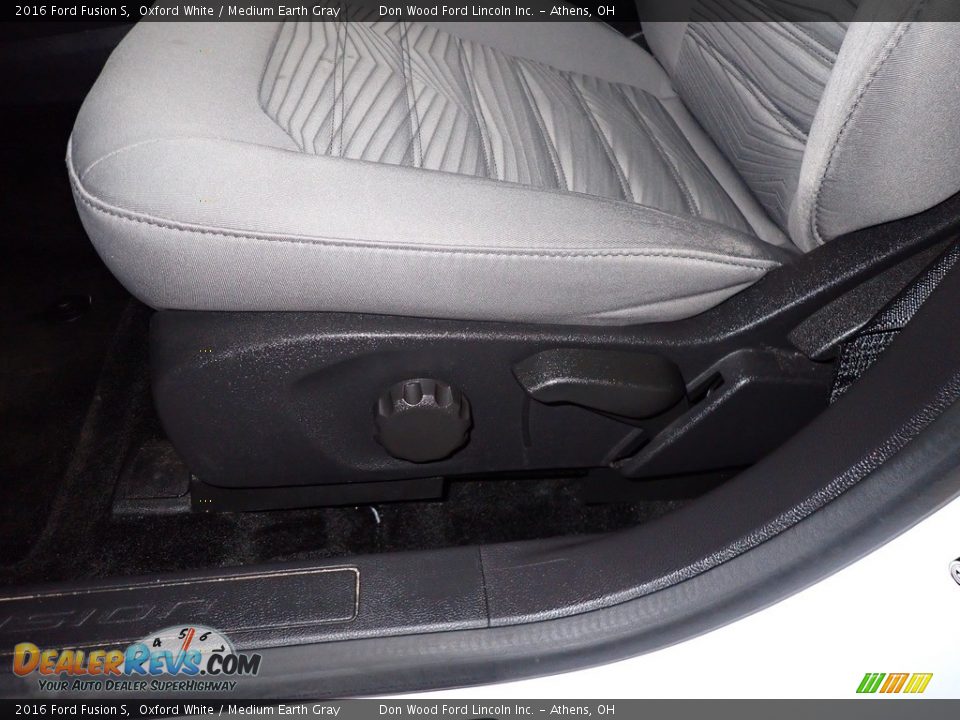 2016 Ford Fusion S Oxford White / Medium Earth Gray Photo #17
