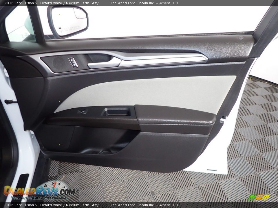 2016 Ford Fusion S Oxford White / Medium Earth Gray Photo #23