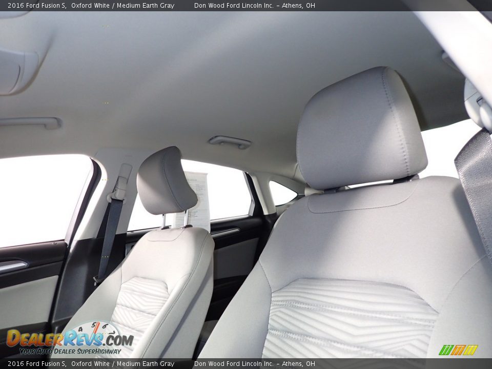 2016 Ford Fusion S Oxford White / Medium Earth Gray Photo #30