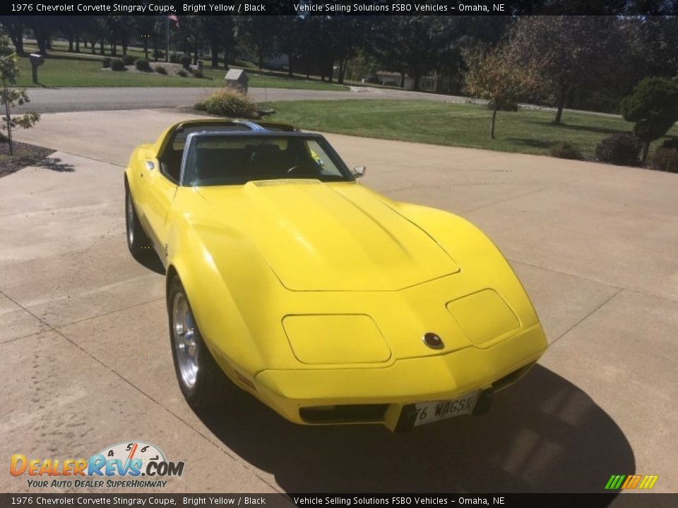 Front 3/4 View of 1976 Chevrolet Corvette Stingray Coupe Photo #5