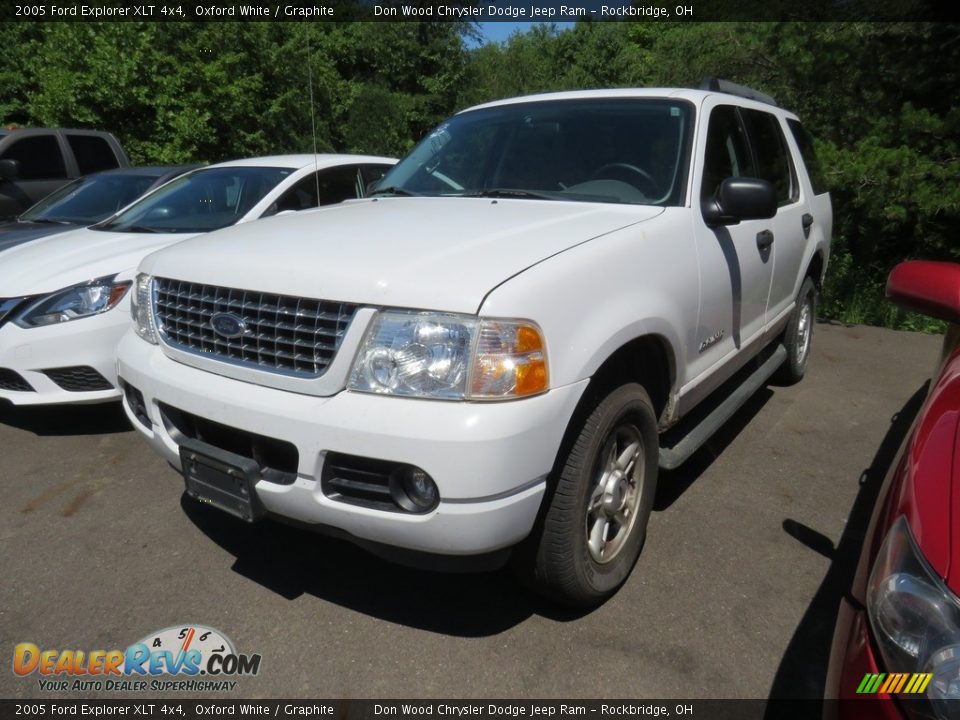 2005 Ford Explorer XLT 4x4 Oxford White / Graphite Photo #5