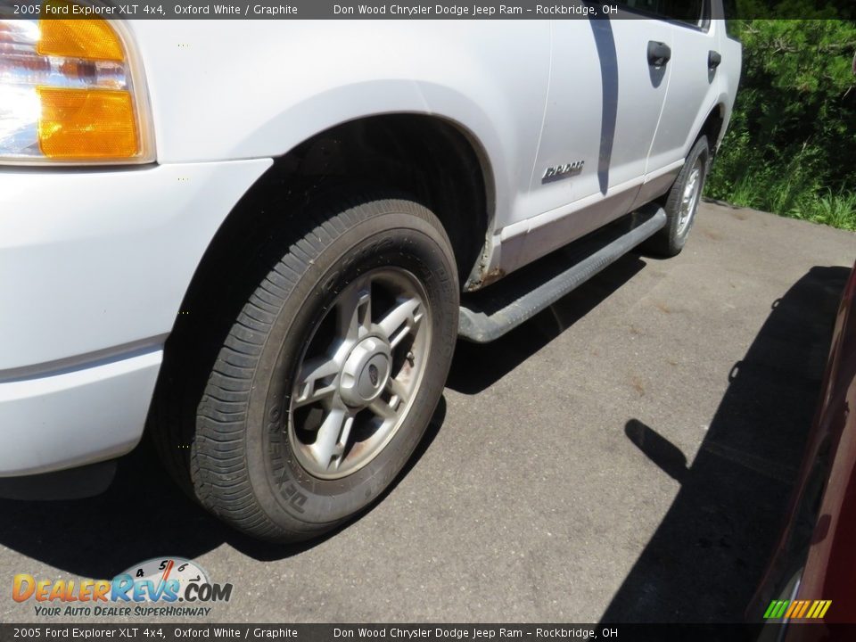 2005 Ford Explorer XLT 4x4 Oxford White / Graphite Photo #6