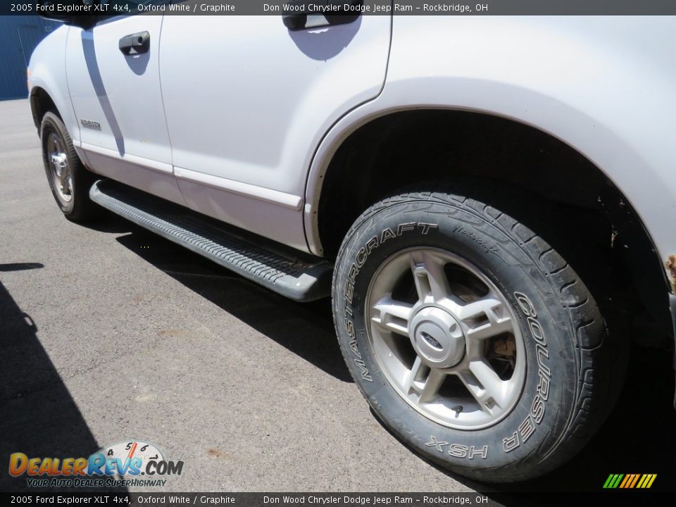 2005 Ford Explorer XLT 4x4 Oxford White / Graphite Photo #7