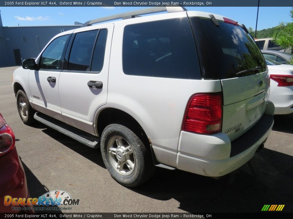 2005 Ford Explorer XLT 4x4 Oxford White / Graphite Photo #8