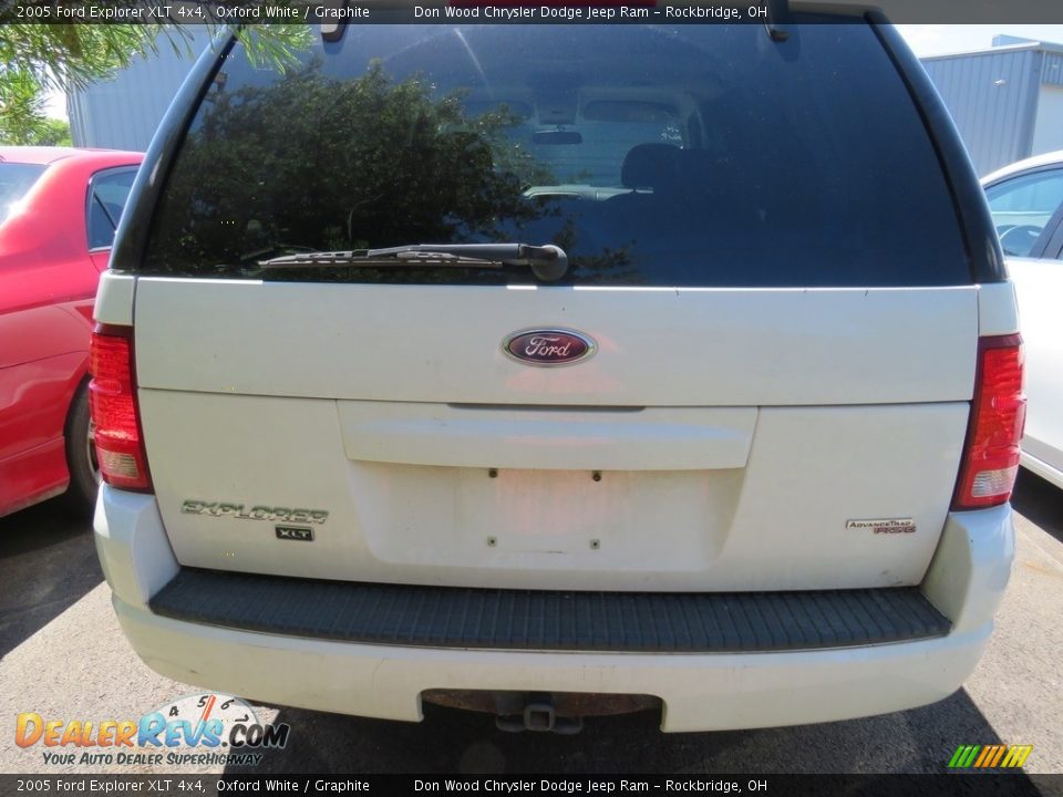 2005 Ford Explorer XLT 4x4 Oxford White / Graphite Photo #9