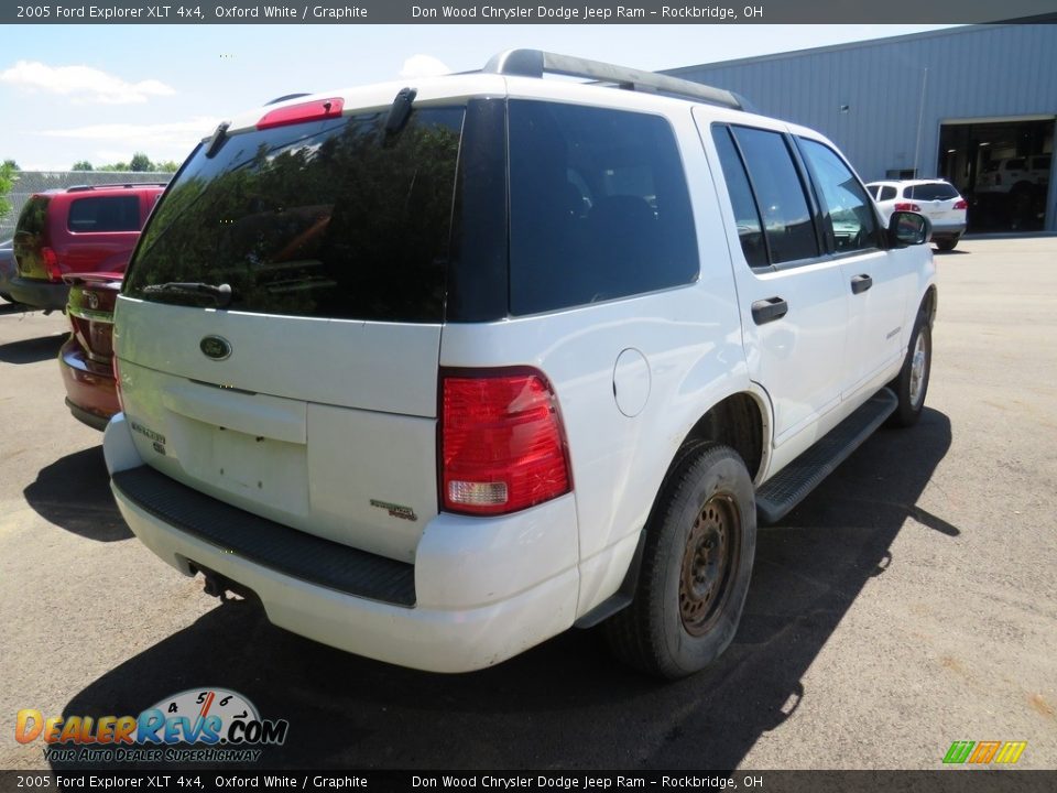 2005 Ford Explorer XLT 4x4 Oxford White / Graphite Photo #11