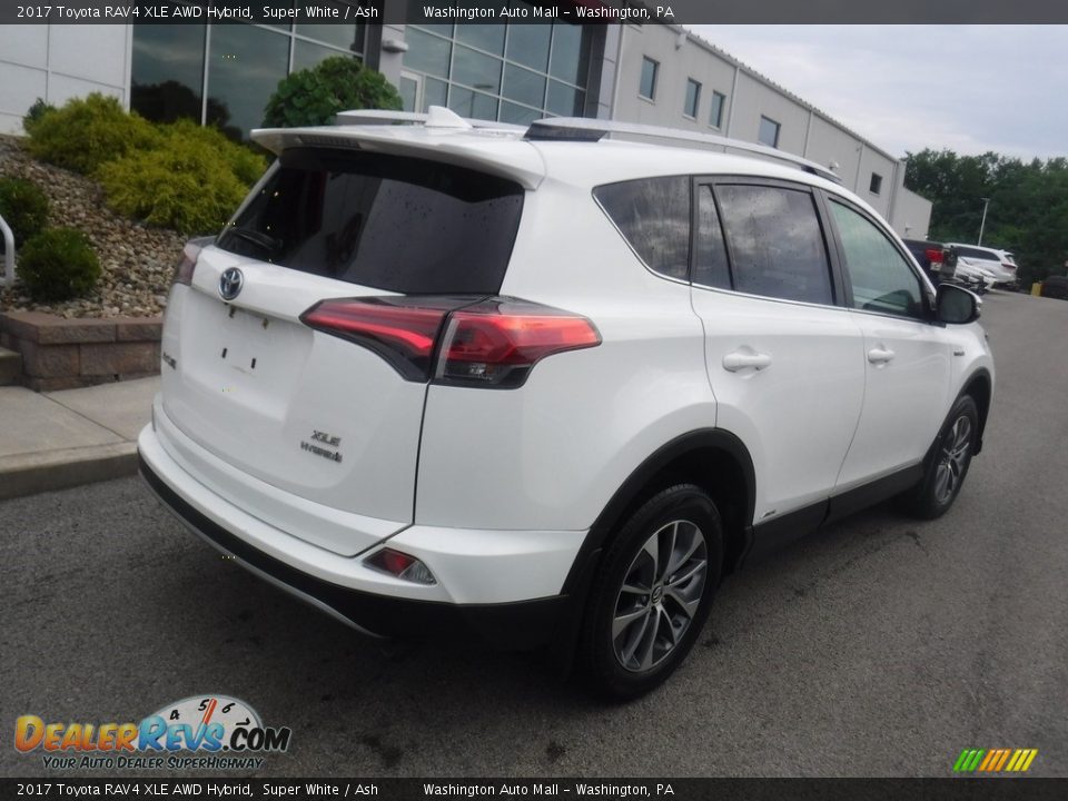 2017 Toyota RAV4 XLE AWD Hybrid Super White / Ash Photo #14