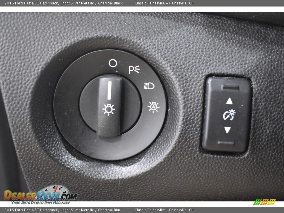 2016 Ford Fiesta SE Hatchback Ingot Silver Metallic / Charcoal Black Photo #10