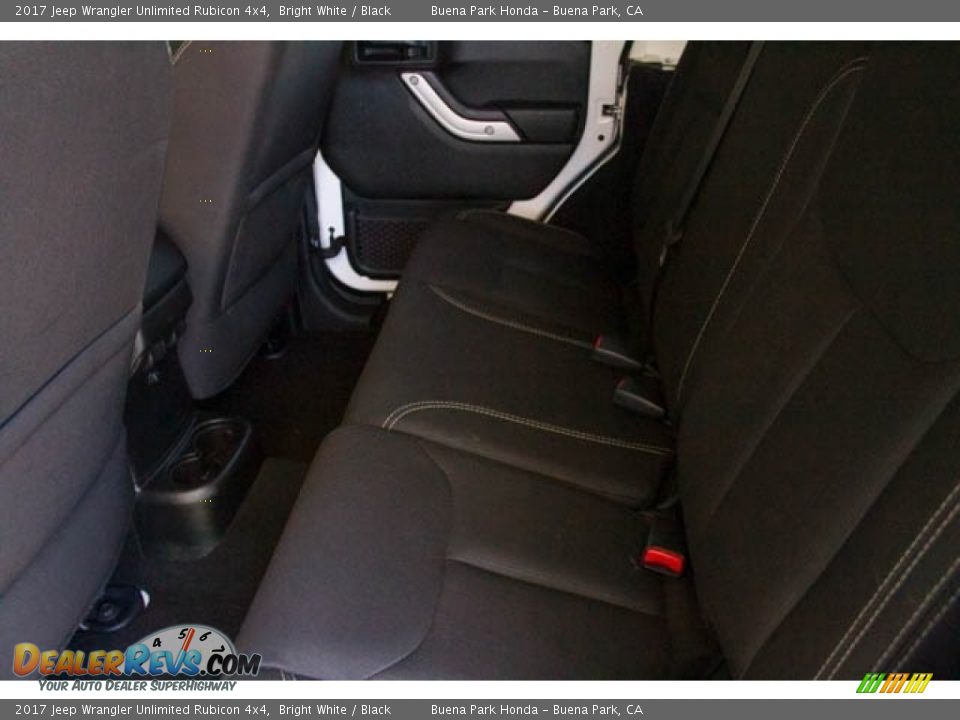 2017 Jeep Wrangler Unlimited Rubicon 4x4 Bright White / Black Photo #4