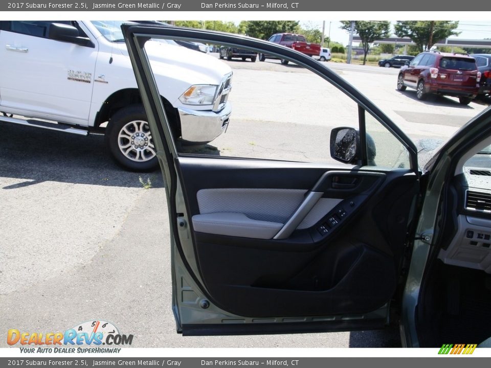 2017 Subaru Forester 2.5i Jasmine Green Metallic / Gray Photo #9