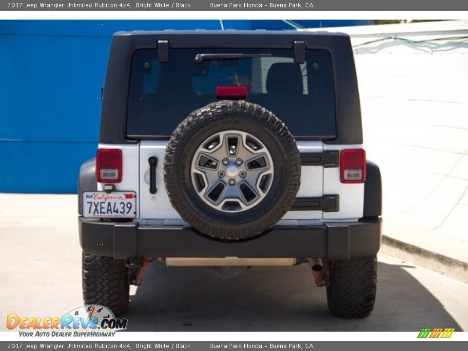 2017 Jeep Wrangler Unlimited Rubicon 4x4 Bright White / Black Photo #9