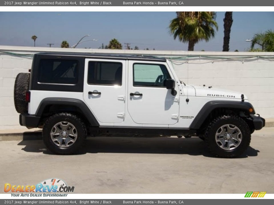 2017 Jeep Wrangler Unlimited Rubicon 4x4 Bright White / Black Photo #10