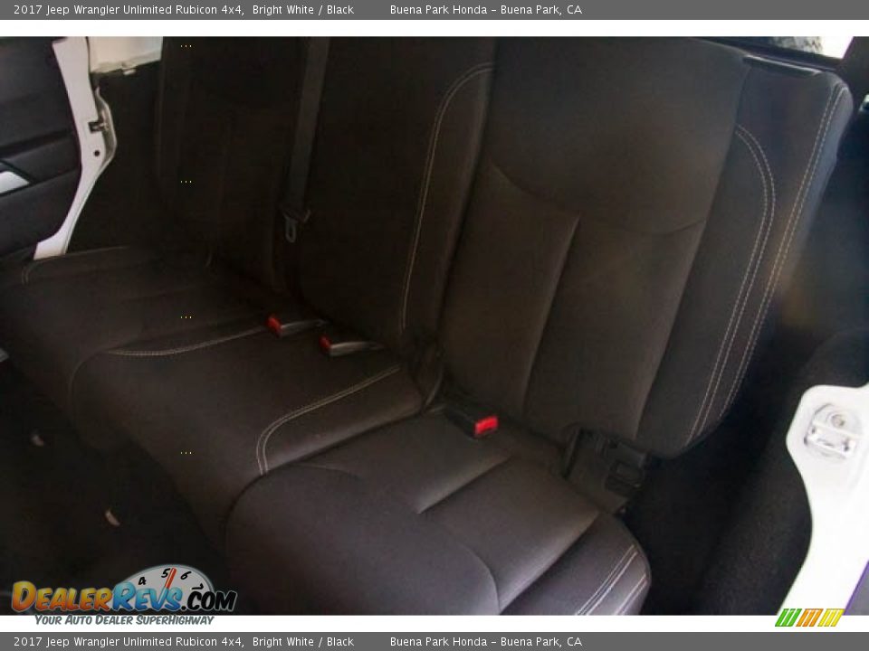 2017 Jeep Wrangler Unlimited Rubicon 4x4 Bright White / Black Photo #15