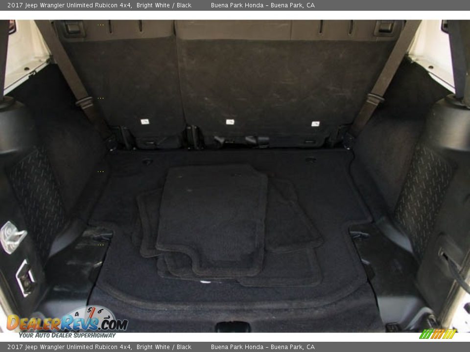 2017 Jeep Wrangler Unlimited Rubicon 4x4 Bright White / Black Photo #16