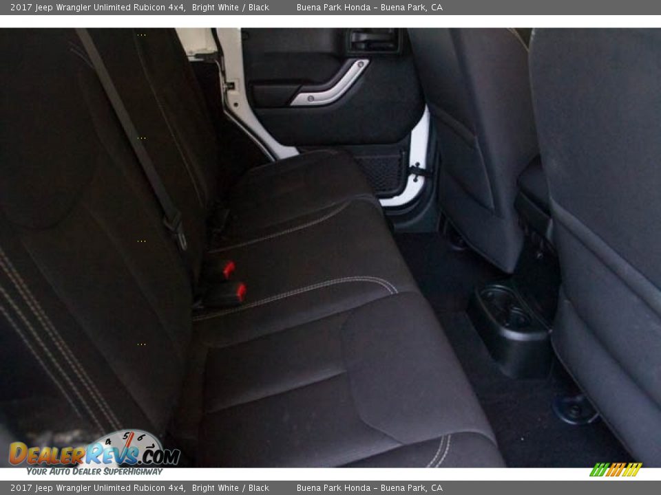 2017 Jeep Wrangler Unlimited Rubicon 4x4 Bright White / Black Photo #17