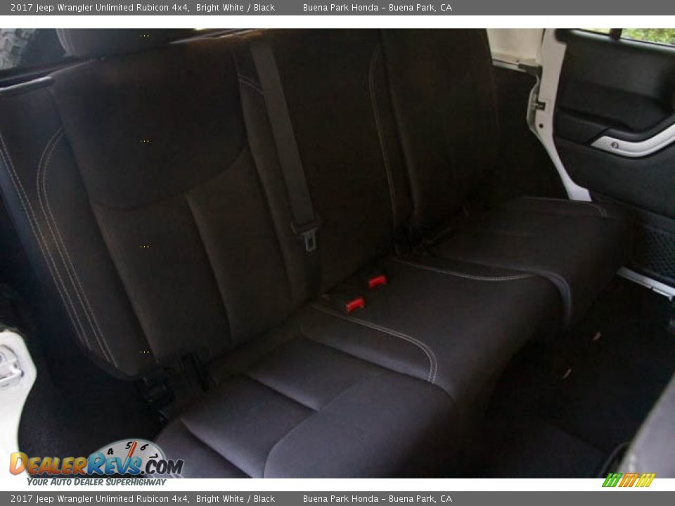 2017 Jeep Wrangler Unlimited Rubicon 4x4 Bright White / Black Photo #18