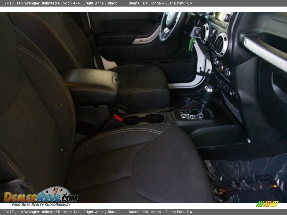 2017 Jeep Wrangler Unlimited Rubicon 4x4 Bright White / Black Photo #19