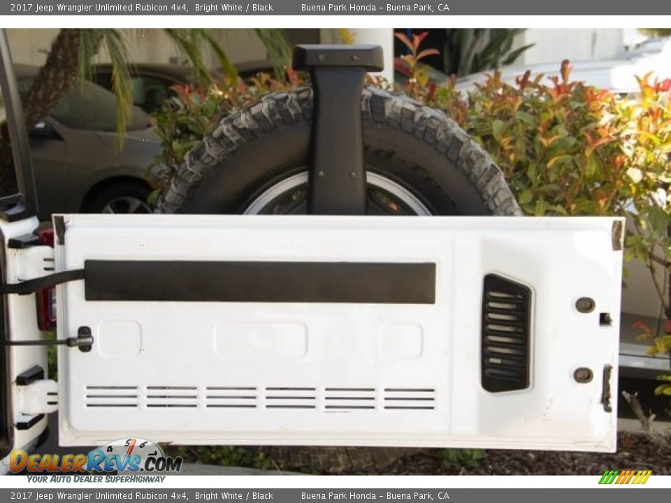 2017 Jeep Wrangler Unlimited Rubicon 4x4 Bright White / Black Photo #25