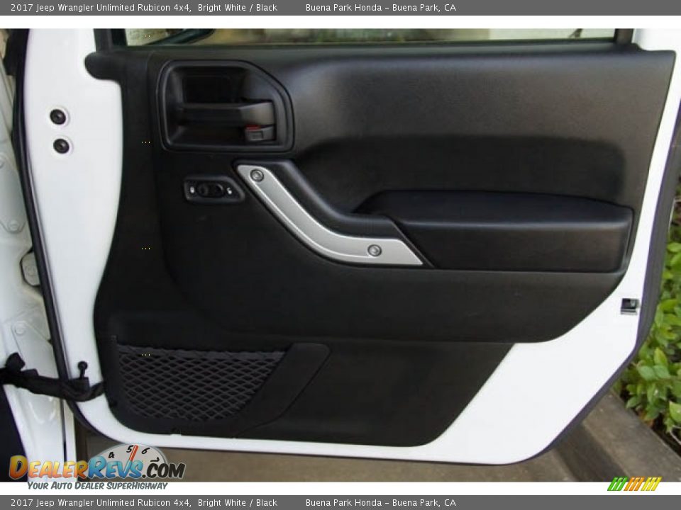 2017 Jeep Wrangler Unlimited Rubicon 4x4 Bright White / Black Photo #27