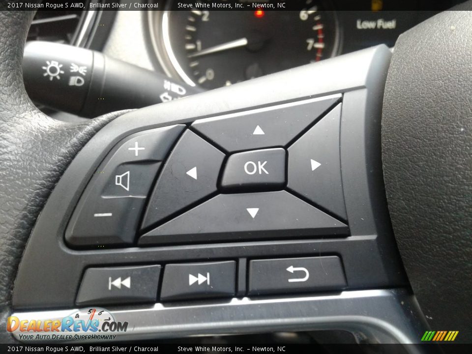 2017 Nissan Rogue S AWD Brilliant Silver / Charcoal Photo #17
