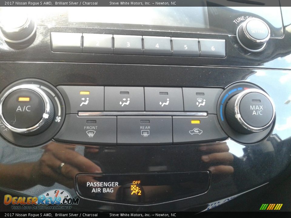 2017 Nissan Rogue S AWD Brilliant Silver / Charcoal Photo #24