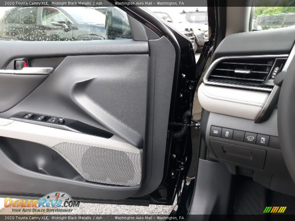 2020 Toyota Camry XLE Midnight Black Metallic / Ash Photo #7