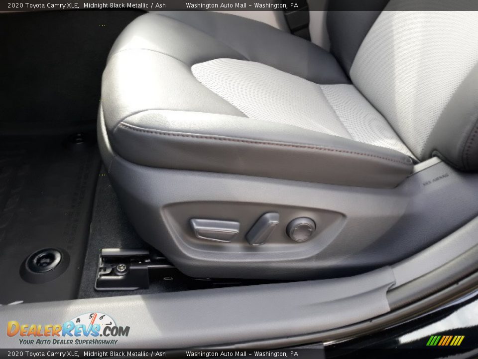 2020 Toyota Camry XLE Midnight Black Metallic / Ash Photo #23