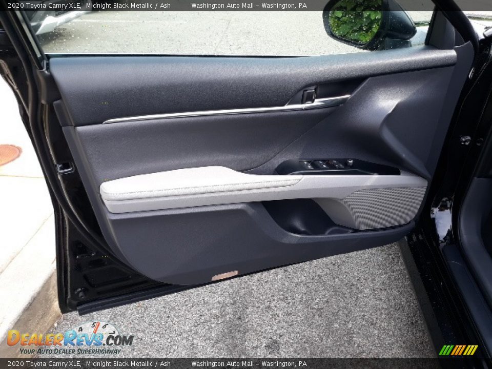 2020 Toyota Camry XLE Midnight Black Metallic / Ash Photo #24