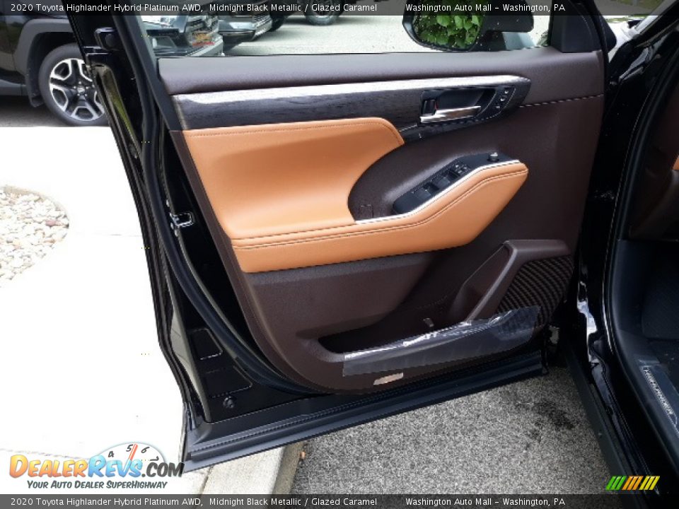 Door Panel of 2020 Toyota Highlander Hybrid Platinum AWD Photo #22