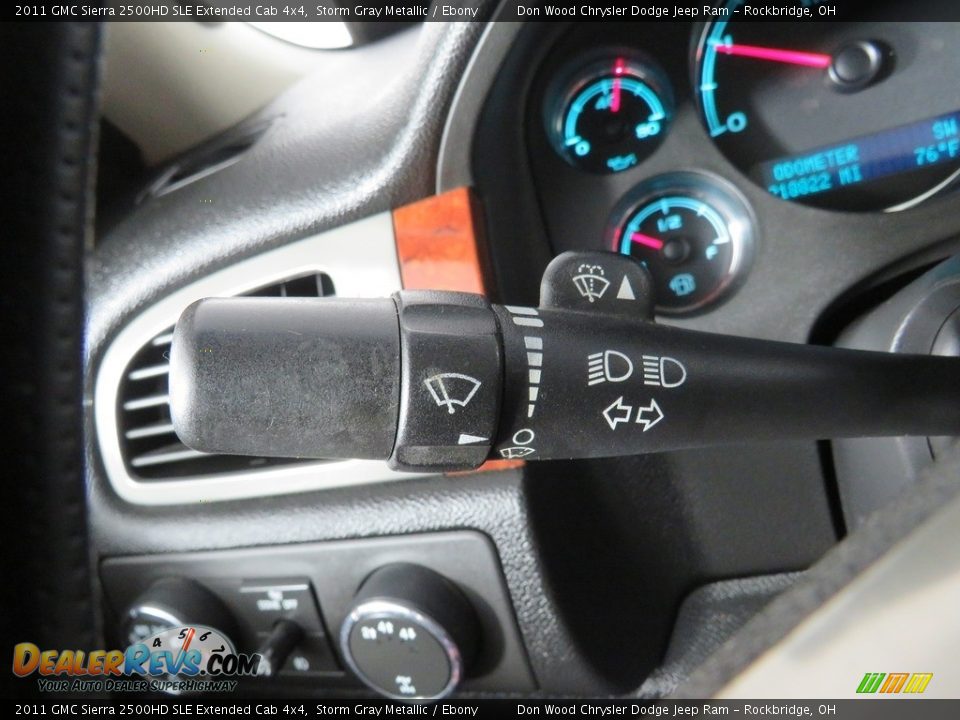 Controls of 2011 GMC Sierra 2500HD SLE Extended Cab 4x4 Photo #31