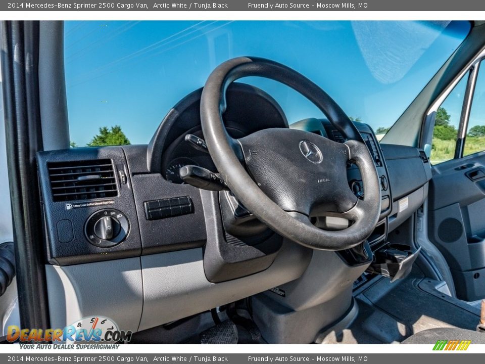 2014 Mercedes-Benz Sprinter 2500 Cargo Van Arctic White / Tunja Black Photo #20